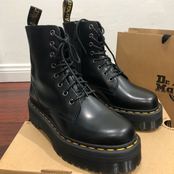 dr martens bevan eye boot